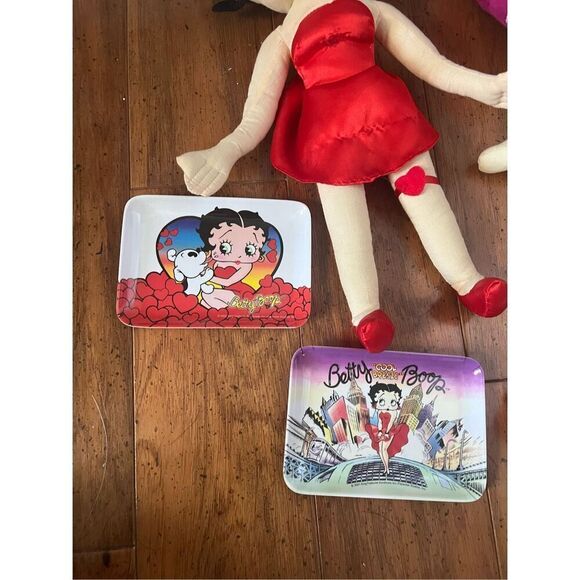 Betty boop doll plush and small decorative plates - Picture 3 of 8